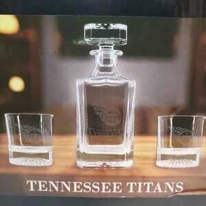 Tennessee Titans NFL Football Whiskey Decanter Set Glasses Clear Etched Bar Gift